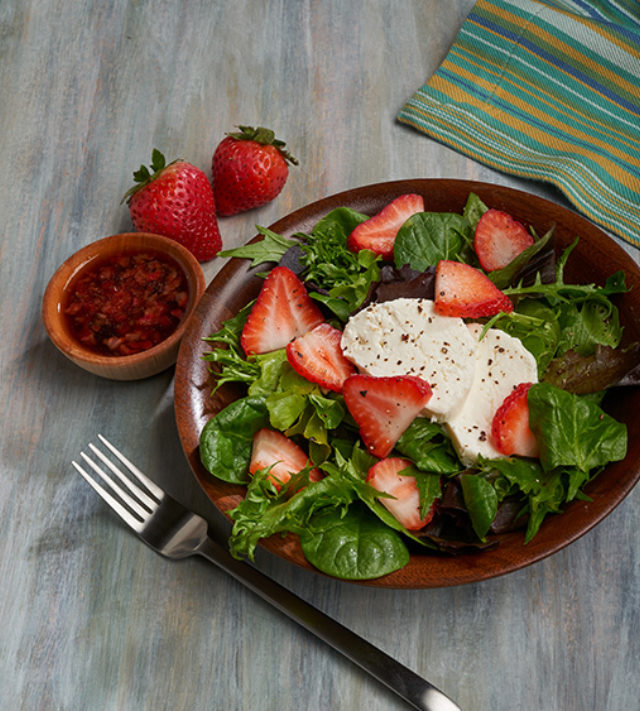 Frühlingssalat mit Ziegenkäse und Erdbeeren - DaVita